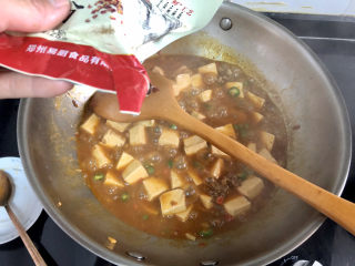 26、肉末炖豆腐,出锅前撒少许花椒粉