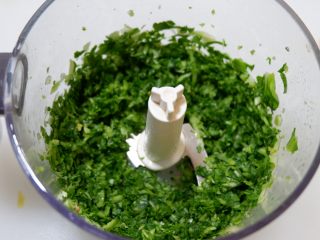 19、完美便当方程式「11」,切成青菜碎末备用（我懒，用的料理机）