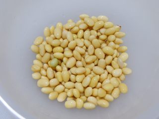22、完美便当方程式「11」,黄豆洗净，放水中泡发，泡发好，沥干水备用。