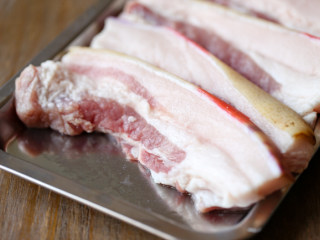 1、红烧肉,肉要选五花或是三层肉