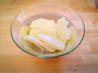 5、泰式火锅料理,（配菜）以上这些配菜，基本上够两个人吃，我和铲屎官胃口都不算特别好，趋于正常人水平，可供参考。