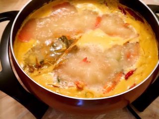 6、泰式火锅料理,巴拉巴拉，以上都准备好了，就可以吃咯。