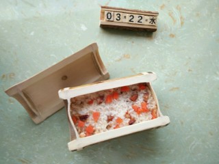 5、竹筒饭,放锅内蒸30分钟，即可