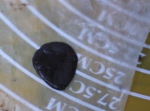 6、浓情巧克力礼盒,夹在两张油纸中间擀开成圆形薄片