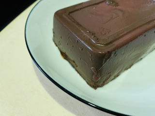 2、酸辣鸭血,取出,用清水清洗