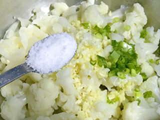 8、大年夜@团圆饭～油辣子花菜,一小匙盐。