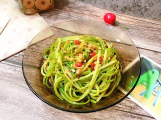 27、凉拌蒜苔,装盘，可以享用了????