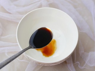 4、脆皮日本豆腐,调汁: 2勺生抽