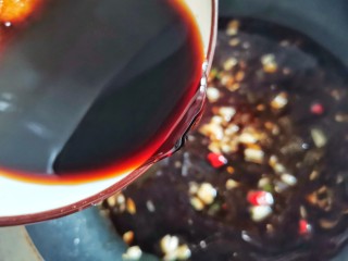 11、脆皮日本豆腐,倒入酱汁，