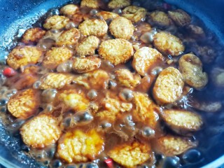 13、脆皮日本豆腐,大火收汁，撒葱花即可。