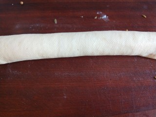 11、五香素鸡,边部多刷一点合为一体。