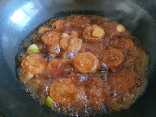 21、五香素鸡,小火慢炖10分钟。