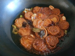 22、五香素鸡,汤汁浓稠即可。