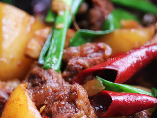 15、红焖牛肉,土豆不要切太小，否则容易煮烂