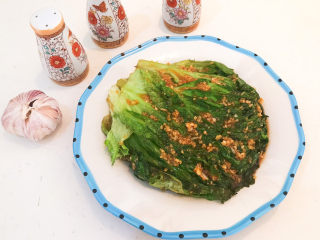 15、蒜泥生菜,蒜泥生菜清淡爽口,蒜香浓郁,风味独特,这是一道减脂菜品~