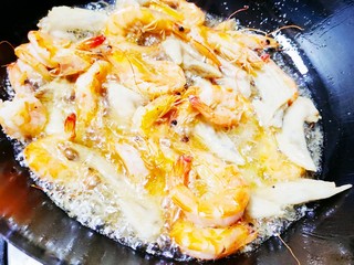 4、四川冒菜,小火慢炸，炸至酥脆