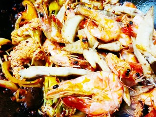 15、四川冒菜,再加入虾和鸡翅