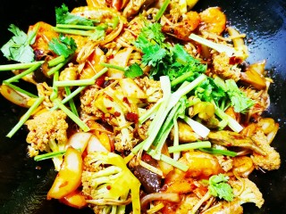 16、四川冒菜,放入香菜杆