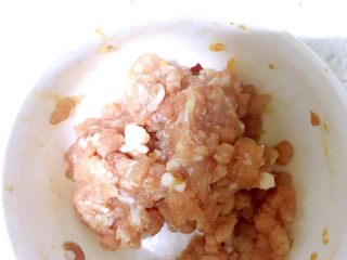 2、麻婆豆腐,准备好肉末