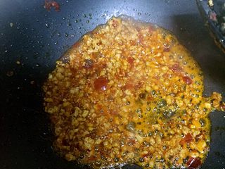 5、麻婆豆腐,肉末炒至变色