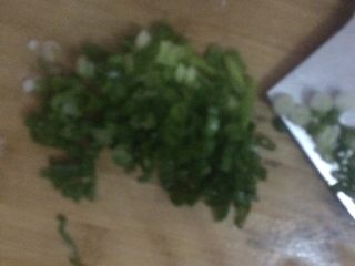 5、凉拌麻辣凉粉条。,葱切未