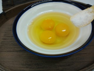 5、厨房挑战+素菜+ 美味西红柿炒鸡蛋,加细盐少许