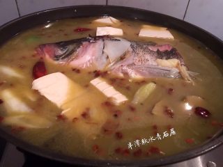 8、【青石居私房菜】之土匪鱼头,加入豆腐
