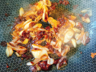 9、香辣草鱼,炒出红油色