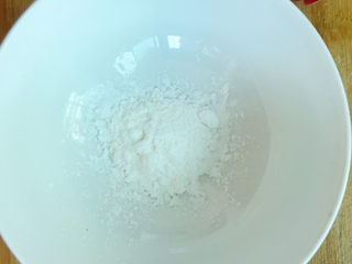 13、香辣草鱼,准备好玉米淀粉