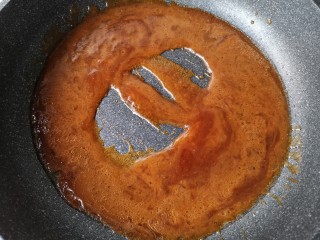 13、咕咾豆腐,加热炒至料汁浓稠。