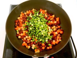 13、10分钟快手菜 五彩什锦小炒,加入蒜薹丁