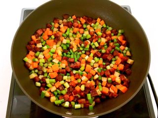 14、10分钟快手菜 五彩什锦小炒,翻炒2分钟