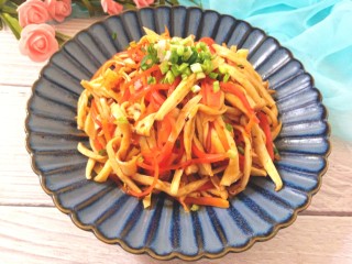 15、#爽口凉菜#凉拌胡萝卜鸡腿菇,成品图