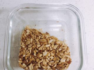 7、油泼辣子,放入干净的保鲜盒