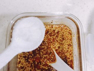 15、油泼辣子,加入适量盐