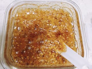 16、油泼辣子,最后倒入另一半油,放凉后放冰箱,做凉拌捞面直接加