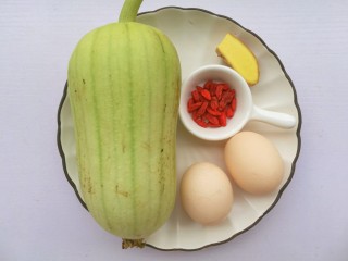 1、丝瓜蛋汤,准备好所有食材。