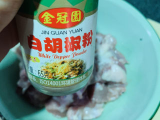 6、姜爆鸭子,加少许胡椒粉；