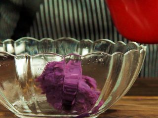 8、紫薯酸奶冰棒 | 软糯酸甜 抗氧化,盛出备用