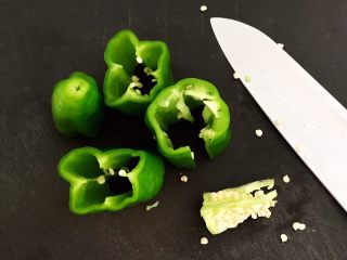 11、秘制烤辣椒,除去辣椒子