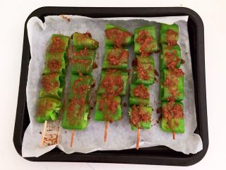 24、秘制烤辣椒,尖椒烤好出炉了