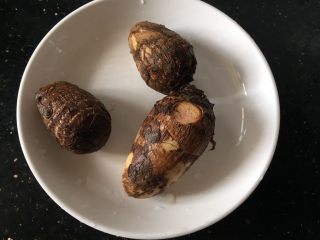 1、翻沙芋头,芋头适量，大芋头更佳哦