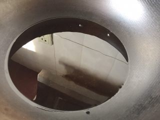 6、翻沙芋头,锅里放入适量的油