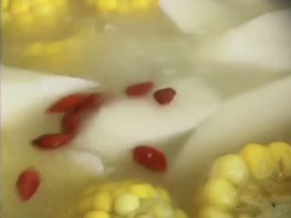 9、山药玉米排骨汤,如果有枸杞，放几颗枸杞烧开即可。没有可以不放。