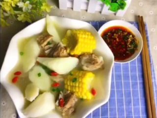 10、山药玉米排骨汤,重口味可以配一个蘸水碟。