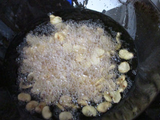 9、怪味胡豆,直到豆子基本都飘起了，就炸好了