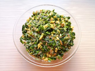 8、冬至美食  饺子皮小笼包,看看做好的馅料。