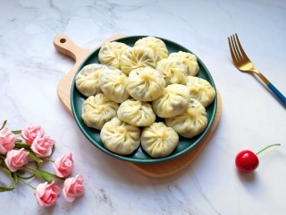 15、冬至美食  饺子皮小笼包,闺女说比饺子还好吃。