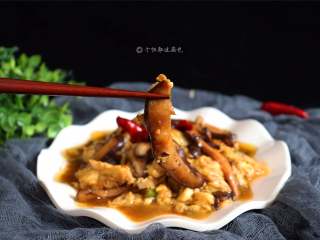 8、蚝油香菇滑蛋,美味又营养的的香菇炒蛋完成了