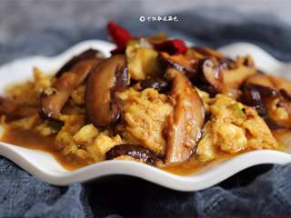 10、蚝油香菇滑蛋,香菇和鸡蛋融合在一起，鲜香可口，回味无穷哦